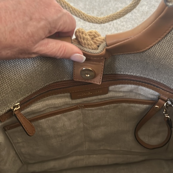 👛Michael Kors Isla Ring Brown Canvas Shoulder Tote Bag - Picture 10 of 12
